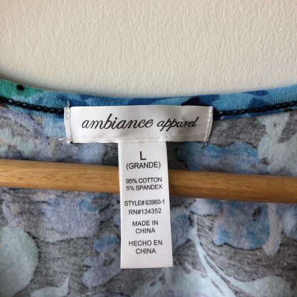 Blue Flower Print Cropped Scoop Neck Top - Picture 3 of 3